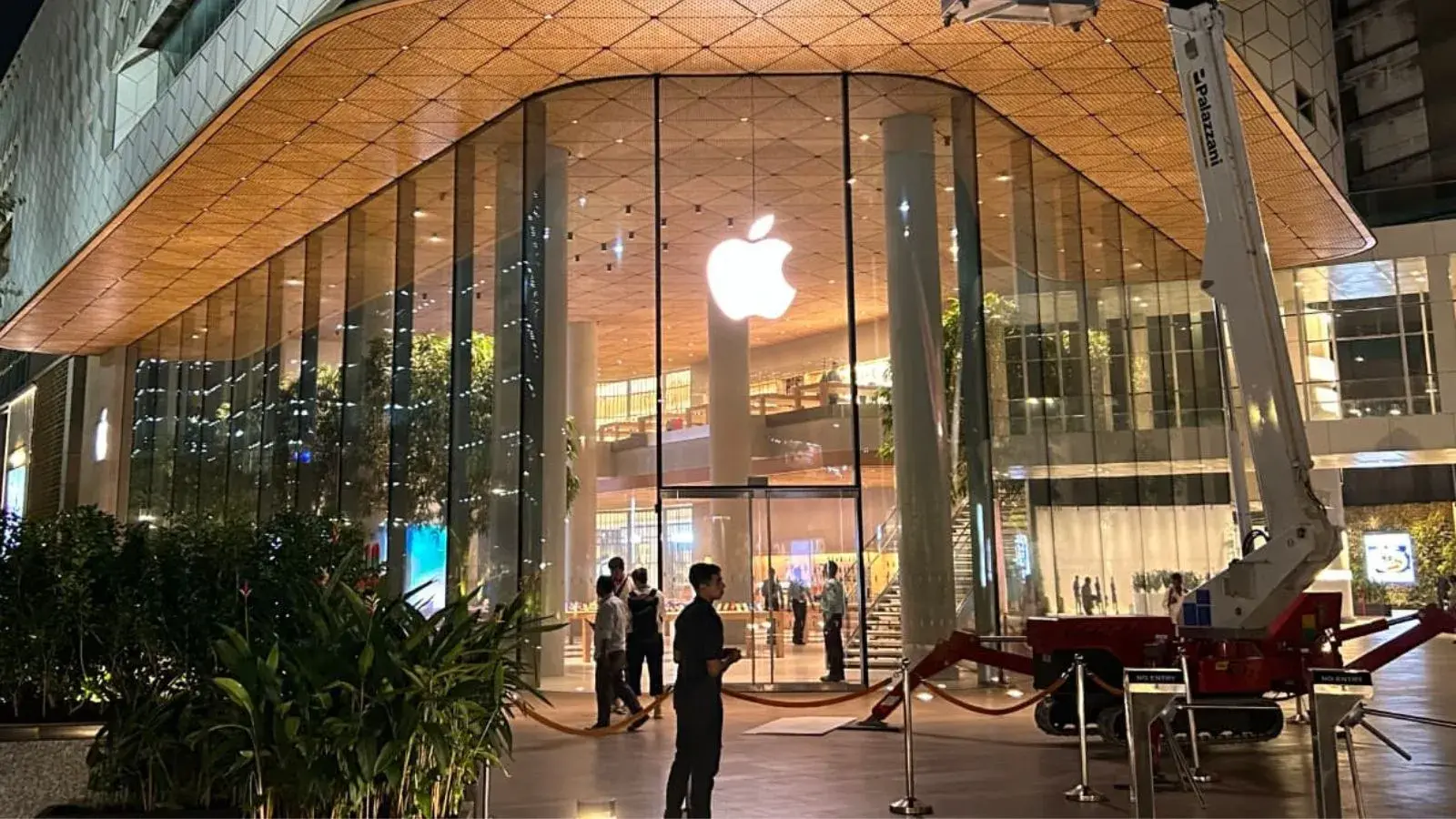 Apple tests China’s CXMT chips as AI-era memory shortages bite